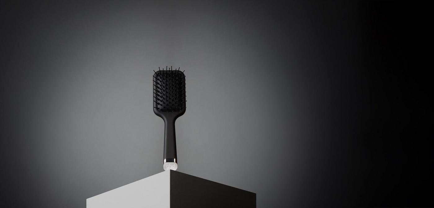 ghd the mini all-rounder Paddle Brush Detail