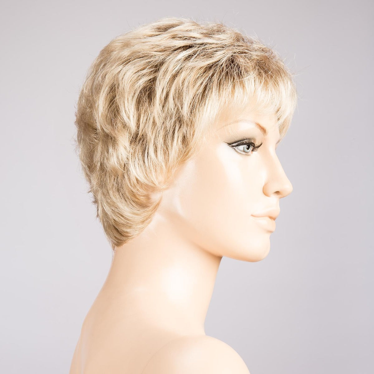 Foxy - sandyblonde rooted