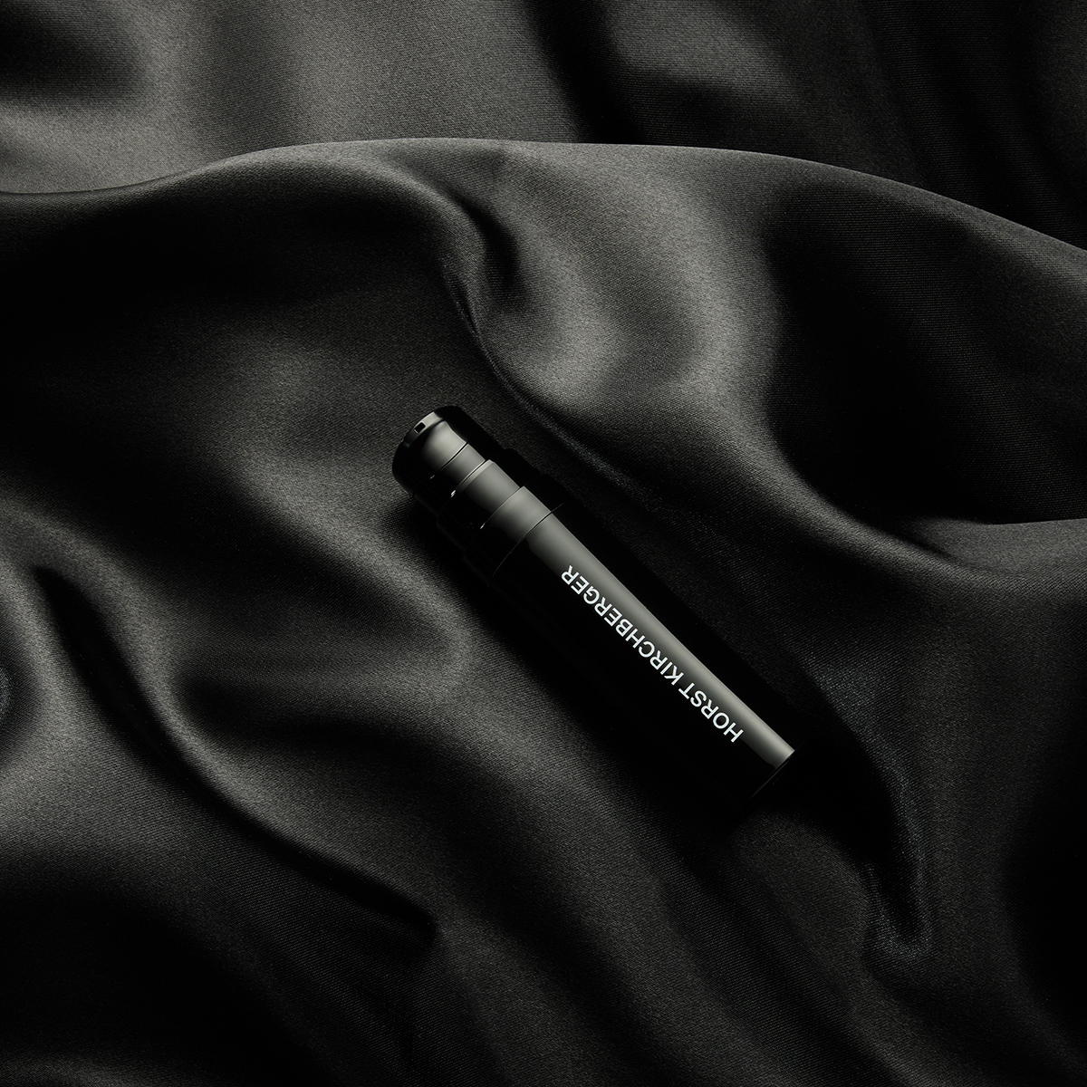 horst-kirchberger-mattifying-foundation-01-249993-453