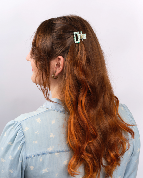 Sasstie Lib Olive Dott Haarklammer Great Lengths am Modell
